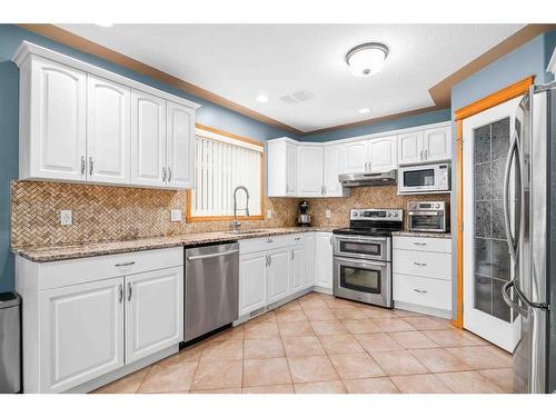 194 Ranchlands Boulevard Ne, Medicine Hat, AB - Indoor Photo Showing Kitchen