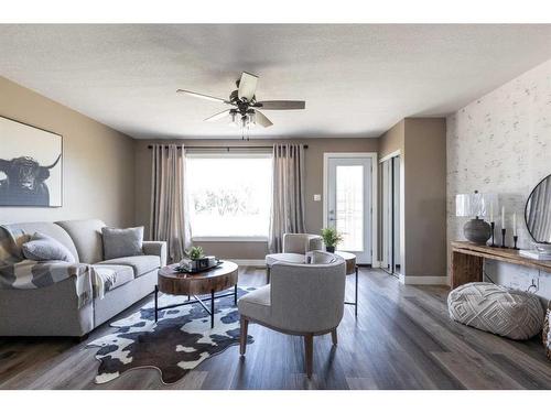 172080 Range Road 140A, Rural Newell, County Of, AB - Indoor Photo Showing Living Room