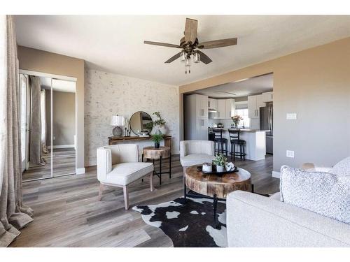 172080 Range Road 140A, Rural Newell, County Of, AB - Indoor Photo Showing Living Room