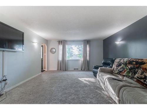 1961 15 Avenue Se, Medicine Hat, AB - Indoor