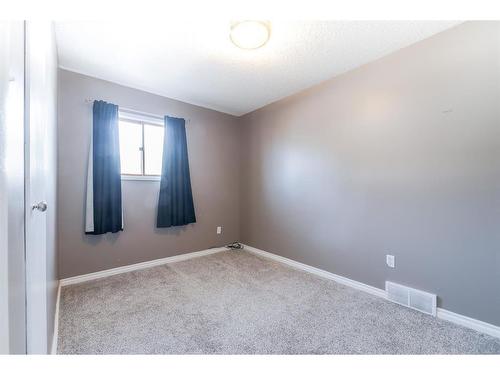 1961 15 Avenue Se, Medicine Hat, AB - Indoor Photo Showing Other Room