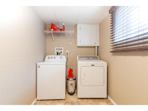 1961 15 Avenue Se, Medicine Hat, AB - Indoor Photo Showing Laundry Room