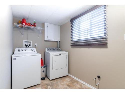 1961 15 Avenue Se, Medicine Hat, AB - Indoor Photo Showing Laundry Room