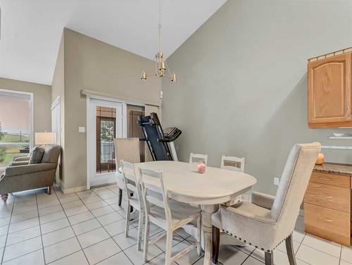 15 Taylor Mews Se, Medicine Hat, AB - Indoor Photo Showing Dining Room