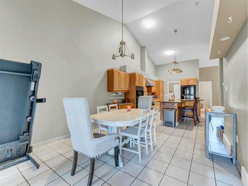 15 Taylor Mews Se, Medicine Hat, AB - Indoor Photo Showing Dining Room