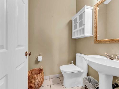 15 Taylor Mews Se, Medicine Hat, AB - Indoor Photo Showing Bathroom