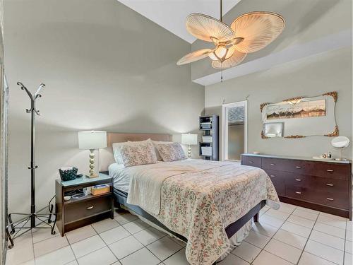 15 Taylor Mews Se, Medicine Hat, AB - Indoor Photo Showing Bedroom