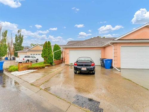 15 Taylor Mews Se, Medicine Hat, AB - Outdoor