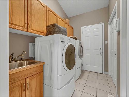 15 Taylor Mews Se, Medicine Hat, AB - Indoor Photo Showing Laundry Room