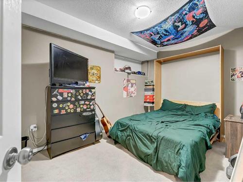 15 Taylor Mews Se, Medicine Hat, AB - Indoor Photo Showing Bedroom