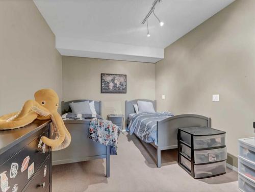 15 Taylor Mews Se, Medicine Hat, AB - Indoor Photo Showing Bedroom