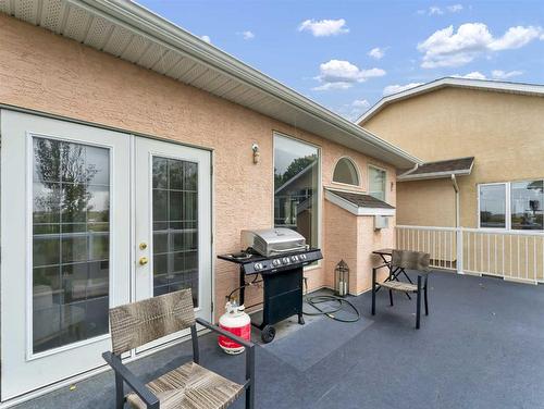 15 Taylor Mews Se, Medicine Hat, AB - Outdoor With Deck Patio Veranda With Exterior