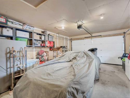 15 Taylor Mews Se, Medicine Hat, AB - Indoor Photo Showing Garage