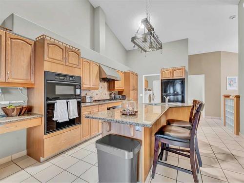 15 Taylor Mews Se, Medicine Hat, AB - Indoor Photo Showing Kitchen