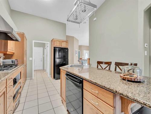 15 Taylor Mews Se, Medicine Hat, AB - Indoor Photo Showing Kitchen With Double Sink