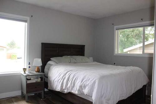 400 Centre Street East, Bow Island, AB - Indoor Photo Showing Bedroom