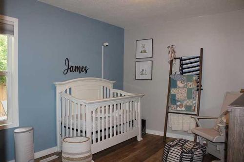 400 Centre Street East, Bow Island, AB - Indoor Photo Showing Bedroom