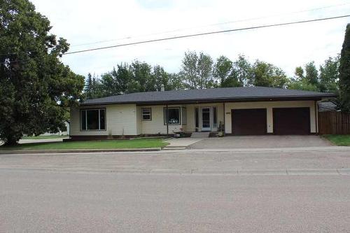 400 Centre Street East, Bow Island, AB - Outdoor