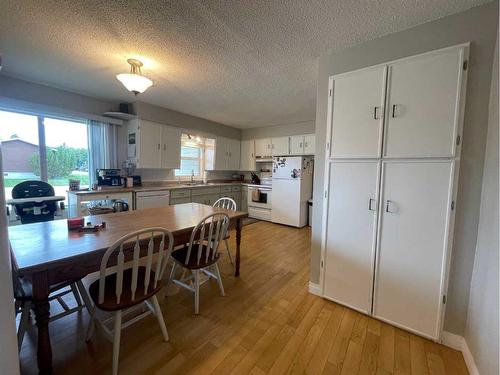 400 Centre Street East, Bow Island, AB - Indoor Photo Showing Dining Room