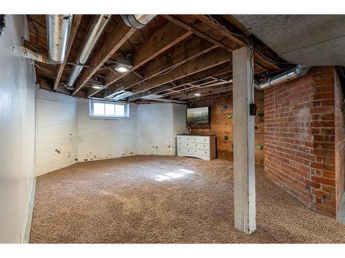 844A 4 Street Se, Medicine Hat, AB - Indoor Photo Showing Basement