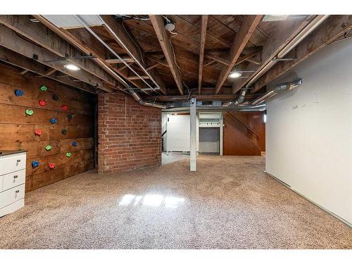 844A 4 Street Se, Medicine Hat, AB - Indoor Photo Showing Basement