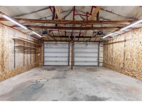 844A 4 Street Se, Medicine Hat, AB - Indoor Photo Showing Garage