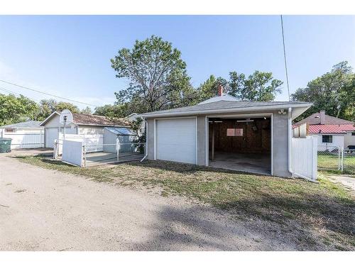 844A 4 Street Se, Medicine Hat, AB - Outdoor