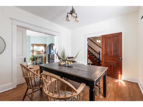 844A 4 Street Se, Medicine Hat, AB - Indoor Photo Showing Dining Room