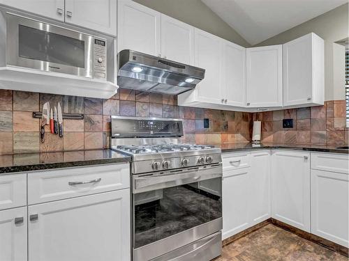 155 Shannon Drive Se, Medicine Hat, AB - Indoor Photo Showing Kitchen