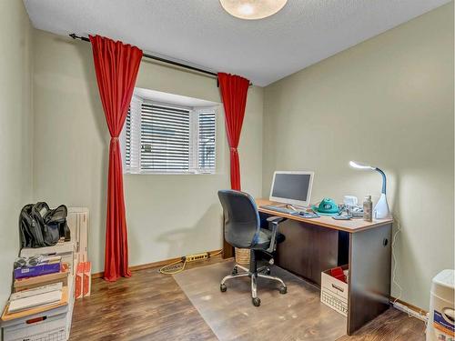 155 Shannon Drive Se, Medicine Hat, AB - Indoor Photo Showing Office