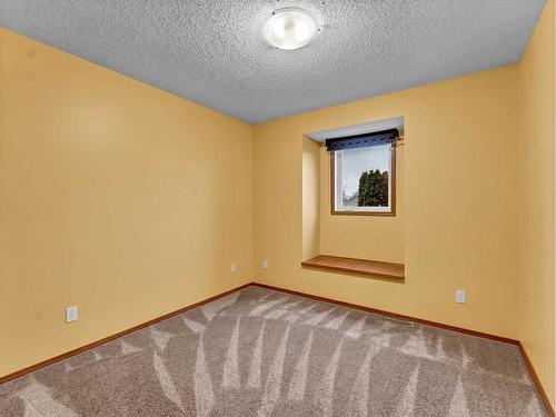 155 Shannon Drive Se, Medicine Hat, AB - Indoor Photo Showing Other Room