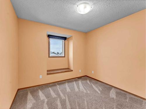 155 Shannon Drive Se, Medicine Hat, AB - Indoor Photo Showing Other Room