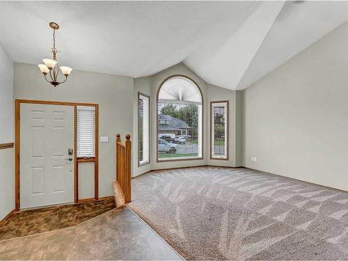 155 Shannon Drive Se, Medicine Hat, AB - Indoor Photo Showing Other Room