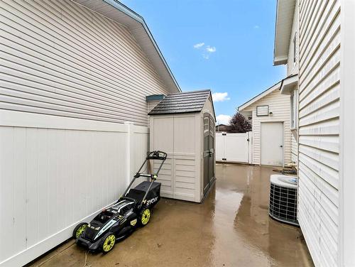 155 Shannon Drive Se, Medicine Hat, AB - Outdoor With Exterior