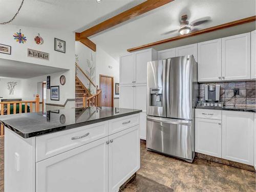 155 Shannon Drive Se, Medicine Hat, AB - Indoor Photo Showing Kitchen