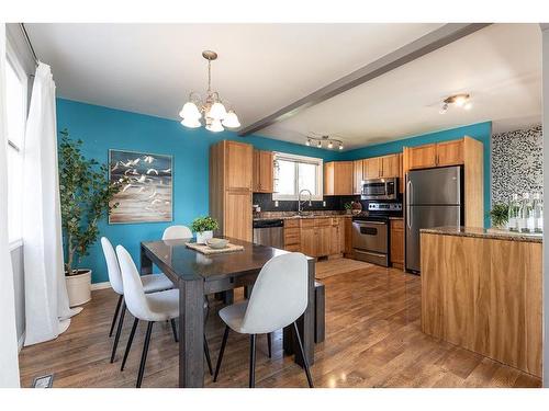 34 Gray Crescent Nw, Medicine Hat, AB - Indoor Photo Showing Dining Room