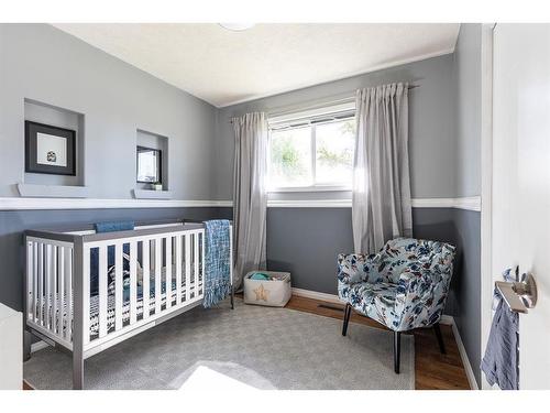 34 Gray Crescent Nw, Medicine Hat, AB - Indoor Photo Showing Bedroom