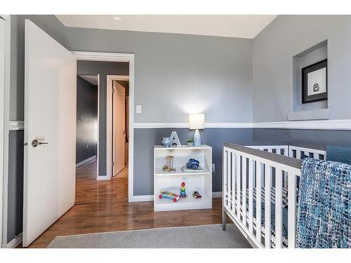 34 Gray Crescent Nw, Medicine Hat, AB - Indoor Photo Showing Bedroom