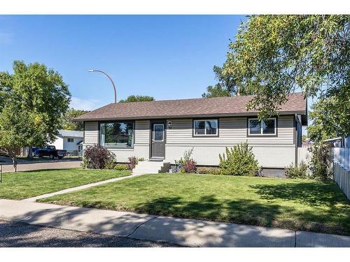 34 Gray Crescent Nw, Medicine Hat, AB - Outdoor With Facade