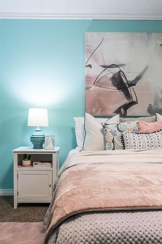 34 Gray Crescent Nw, Medicine Hat, AB - Indoor Photo Showing Bedroom