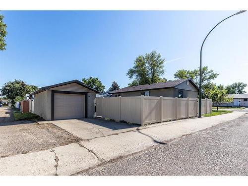 34 Gray Crescent Nw, Medicine Hat, AB - Outdoor With Exterior