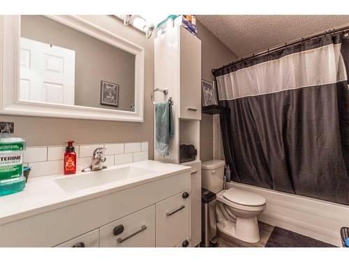 31 Rae Court Se, Medicine Hat, AB - Indoor Photo Showing Bathroom