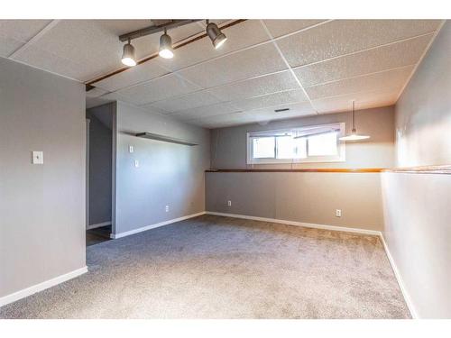 31 Rae Court Se, Medicine Hat, AB - Indoor