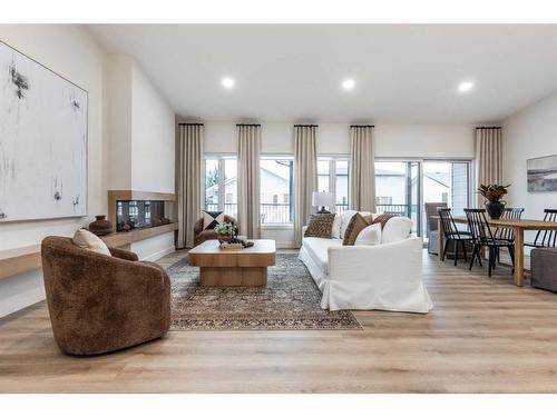 124 Hamptons Crescent Se, Medicine Hat, AB - Indoor Photo Showing Living Room