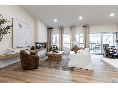 124 Hamptons Crescent Se, Medicine Hat, AB - Indoor Photo Showing Living Room