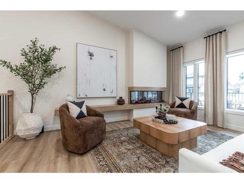 124 Hamptons Crescent Se, Medicine Hat, AB - Indoor Photo Showing Living Room