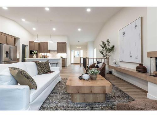 124 Hamptons Crescent Se, Medicine Hat, AB - Indoor Photo Showing Living Room