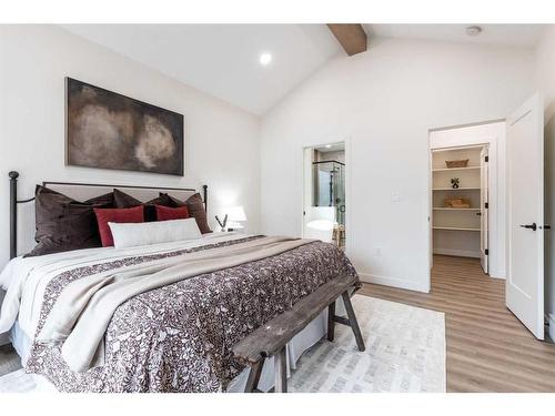 124 Hamptons Crescent Se, Medicine Hat, AB - Indoor Photo Showing Bedroom