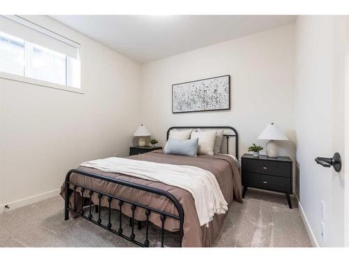 124 Hamptons Crescent Se, Medicine Hat, AB - Indoor Photo Showing Bedroom