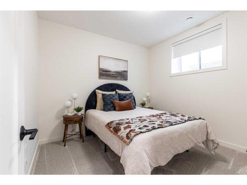 124 Hamptons Crescent Se, Medicine Hat, AB - Indoor Photo Showing Bedroom